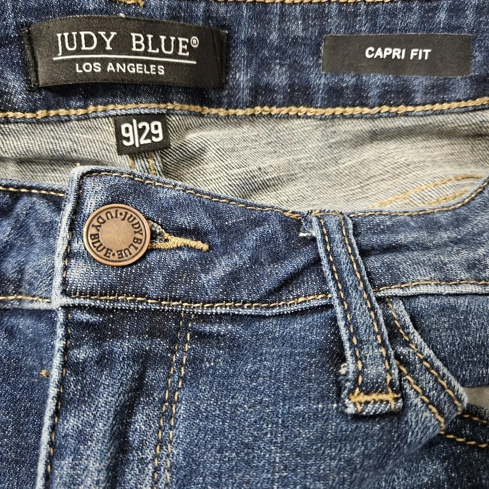Judy Blue High Rise Capri Jeans Womens 9/29 Dark Wash Distressed‎ Ripped Denim